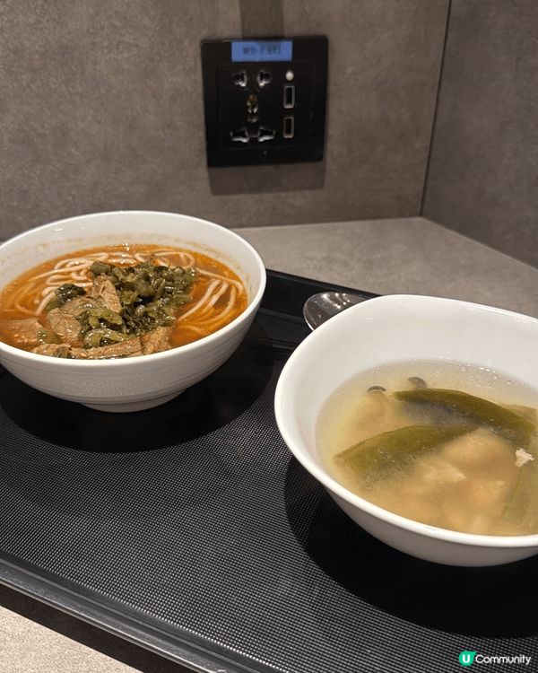 上次去旅行係香港同台北都入左Lounge, 入面碗魚蛋粉真係...