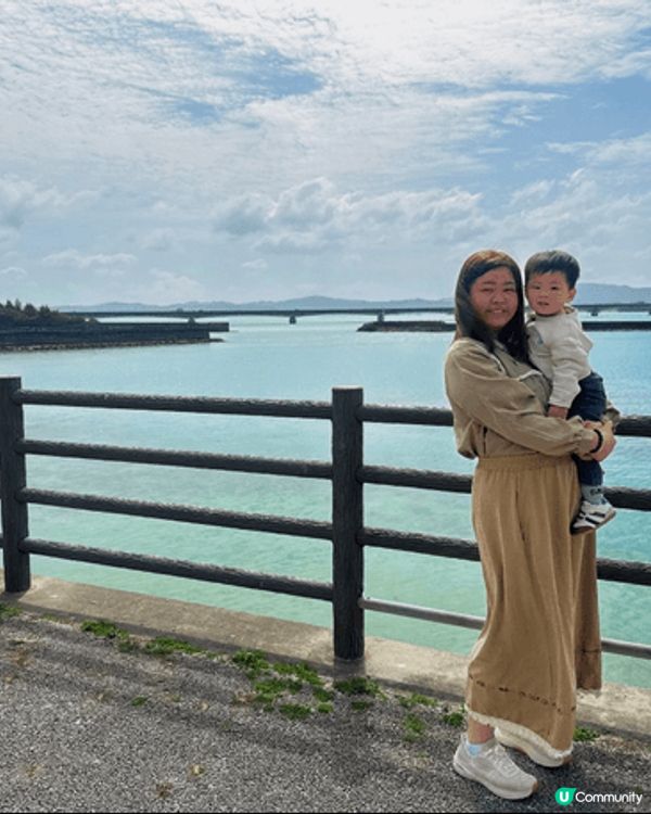 帶住仔仔一家人去日本沖繩旅行，特登喺閘口前面打卡留念，希望仔...