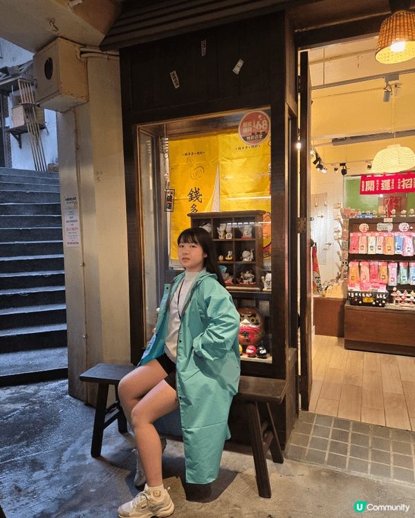 最喜歡吃美食，當然要去台灣九份。有天燈日子必須體驗一下放天燈...
