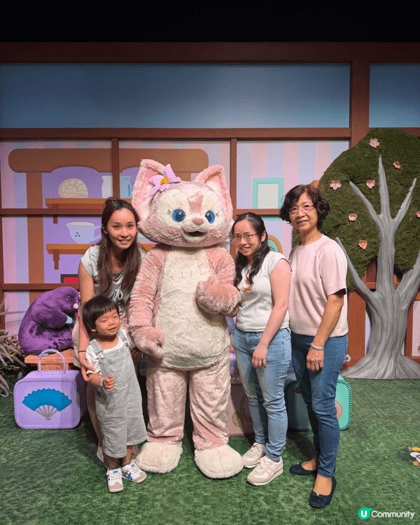 香港迪士尼樂園絕對是大家打卡的好去處，除了可以和不同的迪士尼...
