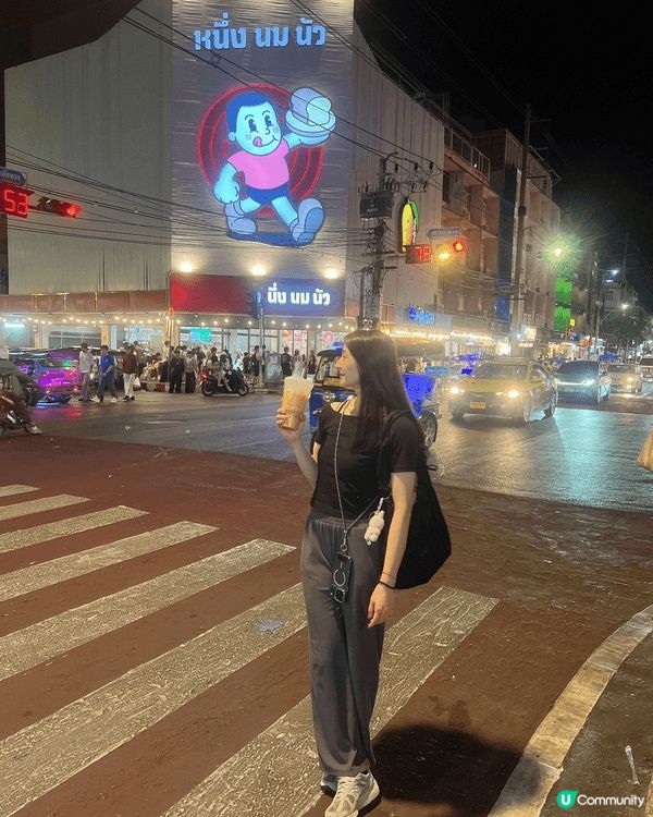 夏天緊係要去泰國旅遊行下食下好野，今次去左朱拉隆功夜市，十分...