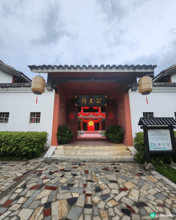 中國廣州佛山真的很推薦，美食很多，好吃不貴，風土人情也很棒，...