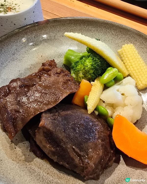 Peko Peko 既午餐定食選擇都很多，當中既牛舌和牛面脥...