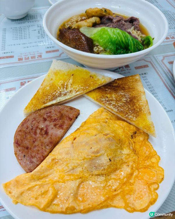 🍳萬芳茶記 ── 必試手打墨魚餅 × 爆汁沙丹豬扒飯,大份夾...