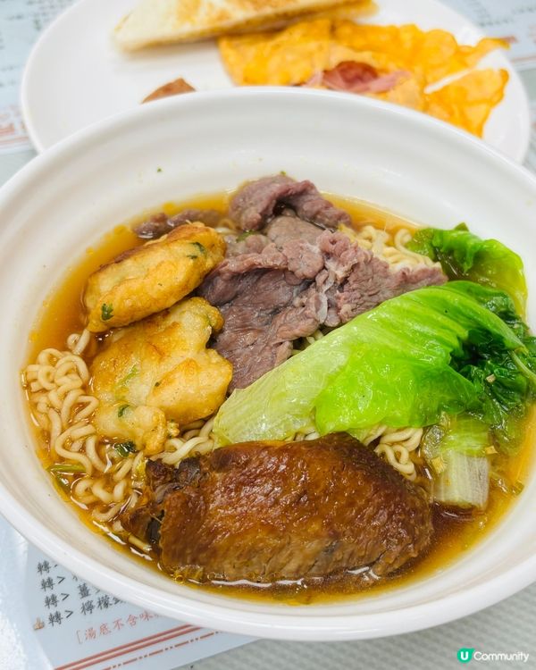 🍳萬芳茶記 ── 必試手打墨魚餅 × 爆汁沙丹豬扒飯,大份夾...
