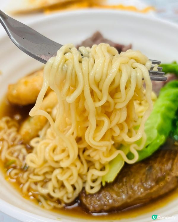 🍳萬芳茶記 ── 必試手打墨魚餅 × 爆汁沙丹豬扒飯,大份夾...