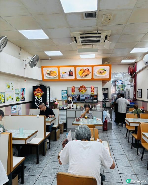 🍳萬芳茶記 ── 必試手打墨魚餅 × 爆汁沙丹豬扒飯,大份夾...