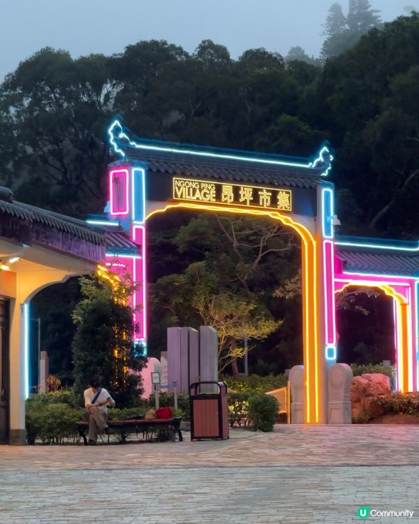 可能係全香港最多霓虹燈的地方@昂坪360