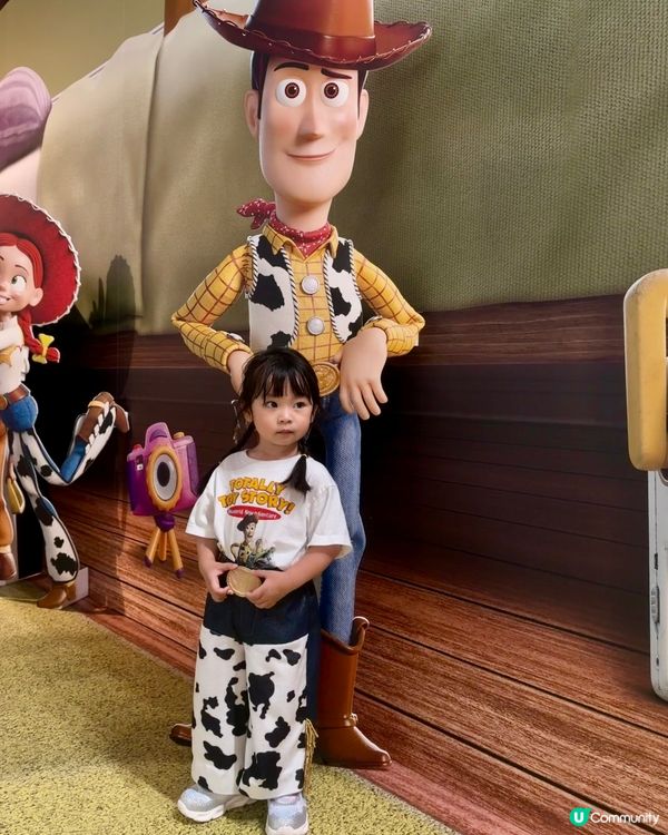 帶玥玥去海港城打卡之後,經過英皇戲院見到《Toy Story...