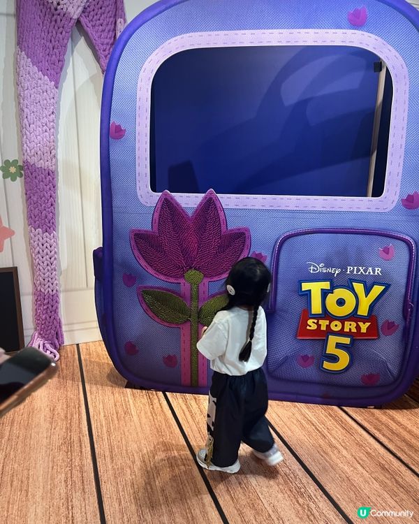 帶玥玥去海港城打卡之後,經過英皇戲院見到《Toy Story...