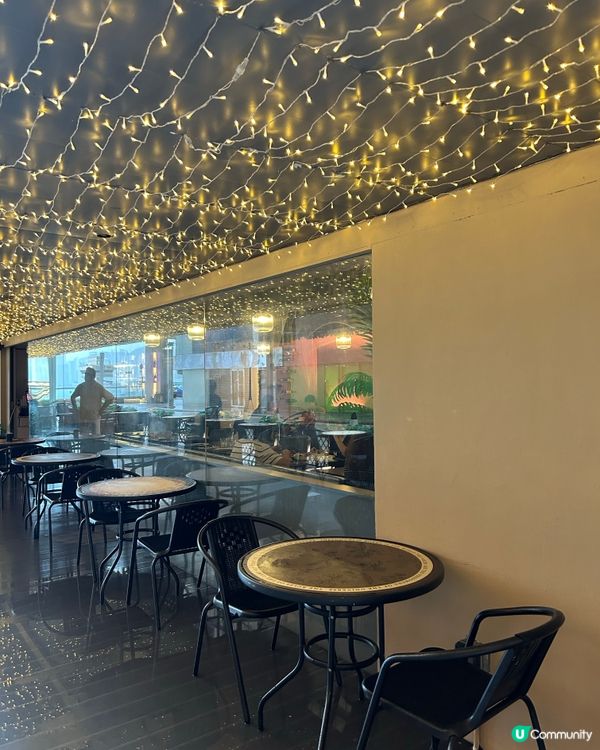 中港城平台有間寫意的西餐廳,有室內外座位,店員禮貌親善 