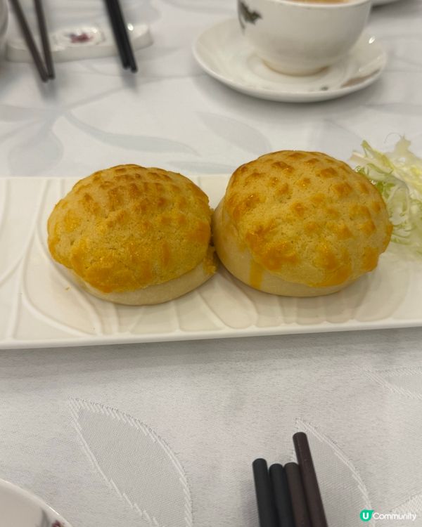 星期日一家三口，一齊去飲茶，傾吓偈吹吓水