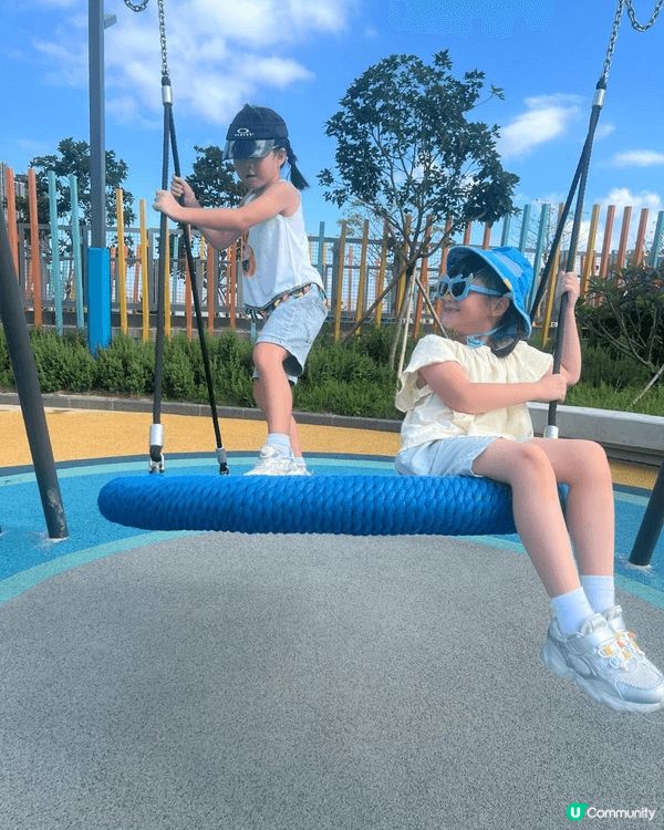 將軍澳海濱公園兒童遊樂埸，又大又新又乾淨，海邊吹著海風玩沙池...