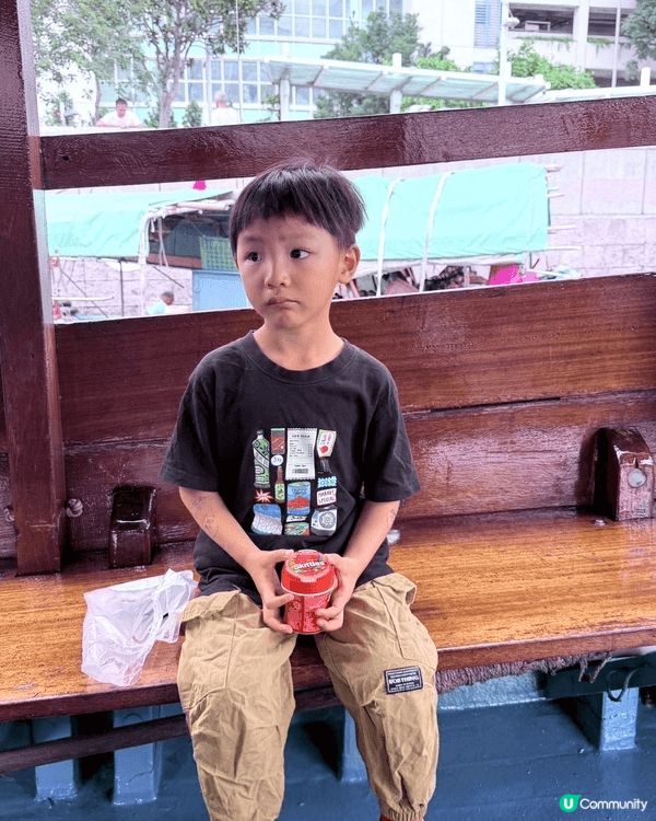 第一張是考考幼兒腦袋的益智遊戲，可以令到好動的兒子，坐着玩兩...