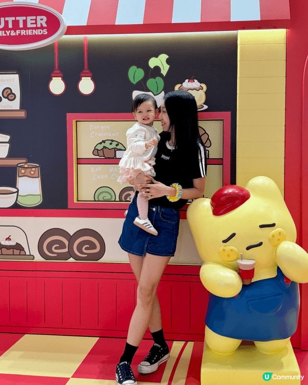 最近天氣唔係落雨就太熱，family day都係搵商場行吓食...
