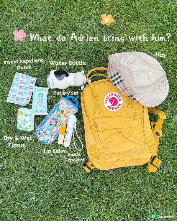 Adrian每次出街都會自己執背囊, 近排佢通常都帶呢啲出街...