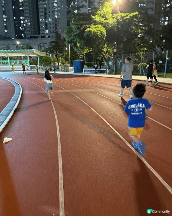 運動場，免費跑圈做運動放電，有益身心