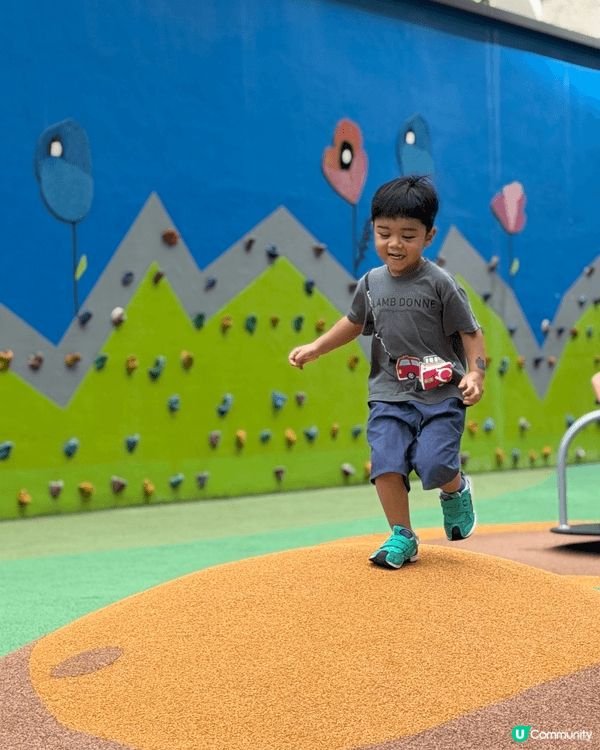 近排去咗旺角Moko商場裏面嘅兒童公園，地方足夠，入面嘅設施...