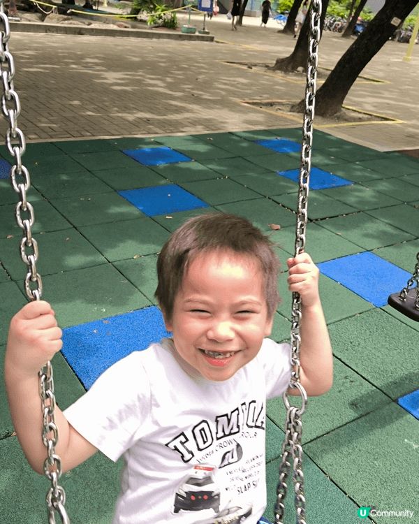 帶小朋友去公園玩，既可輕鬆減壓，還可以訓練身體各部分活動