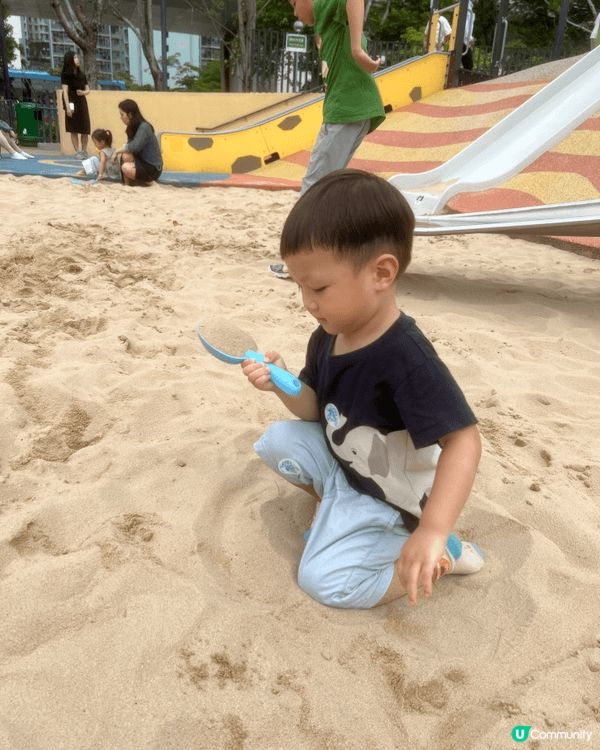 睇到介紹去深水埗公園，有一系列吾同建立統感既遊戲 ，包括玩沙...