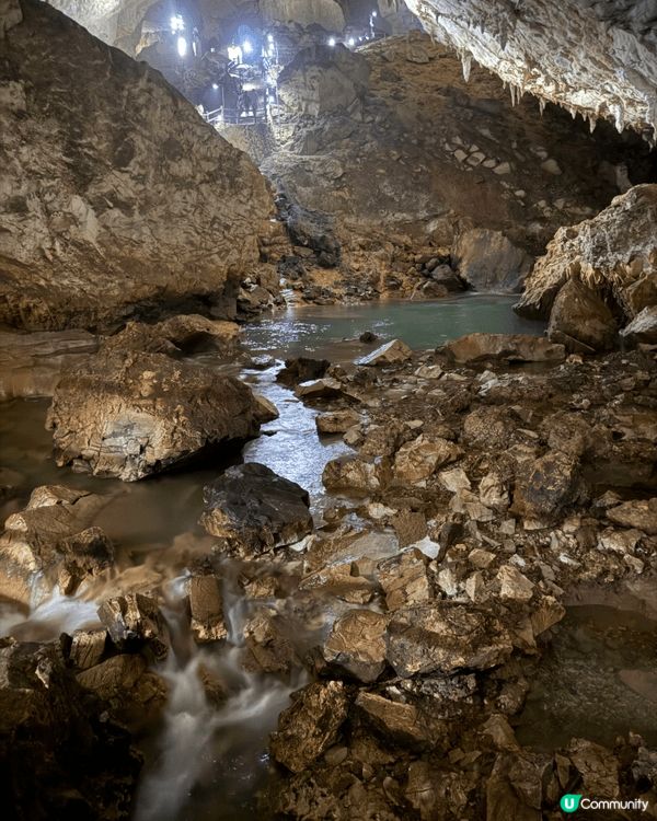 日本山口県秋芳洞，一個三億年前的溶洞，天然遺跡，洞內冬暖夏涼...