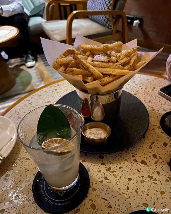 即使喺香港都可以搵到喺外國嘅感覺，chill住同friend...