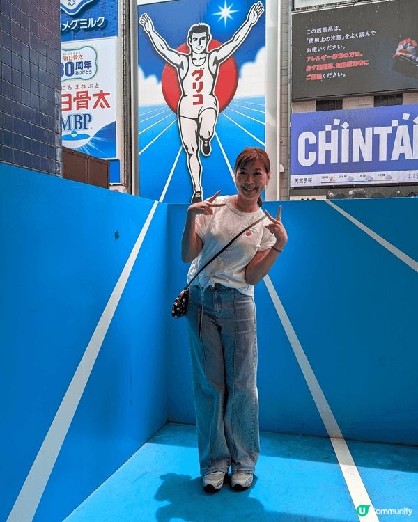 大阪道頓崛連接固力果廣告牌跑道線的專用打卡位置，打卡一流！