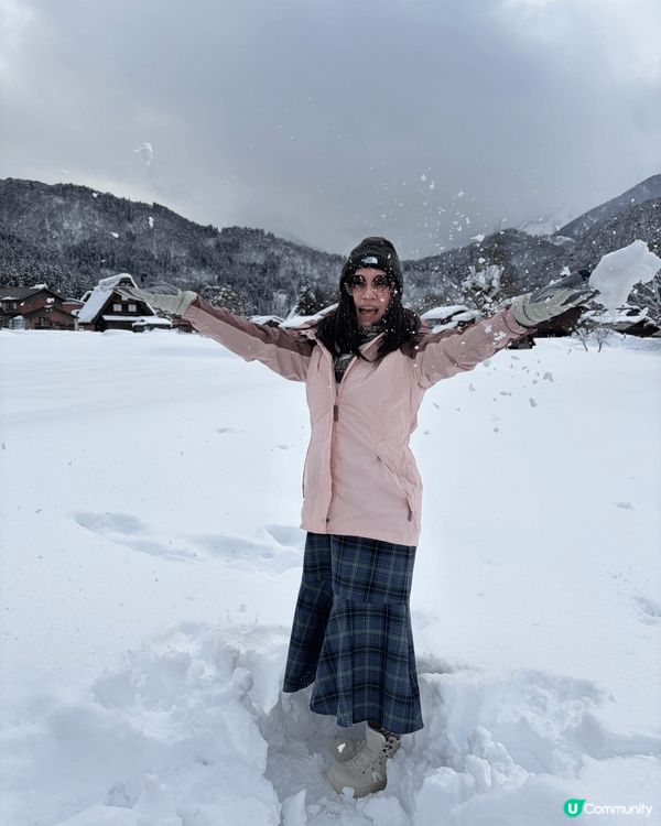 白川鄉合掌屋；冬天雪期打卡一流，不一定要晚上亮燈才好看，白天...