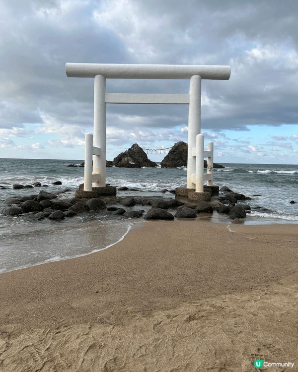 位於系島市北部，能一望玄界灘的櫻井二見浦。入選「日本海灘百選...