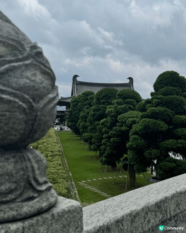 遊走一次慈山寺，有如出走日本京都一趟！近看寺院觀音像建築宏偉...