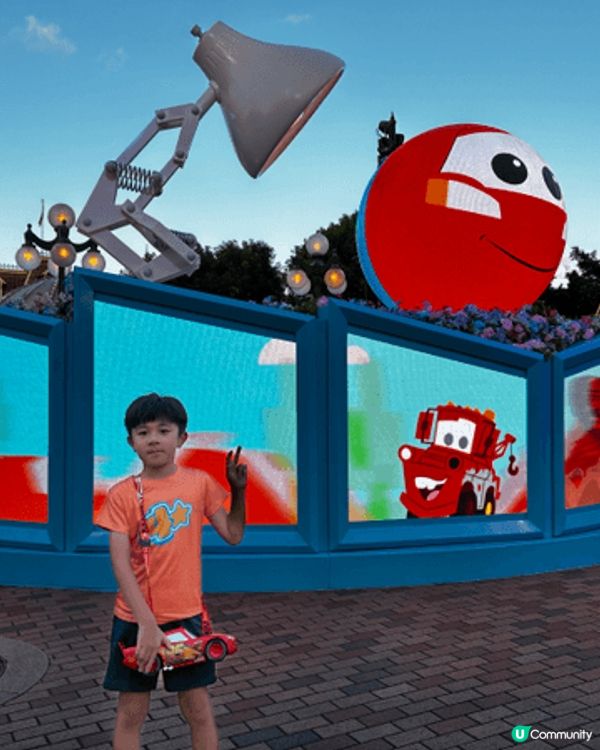 我我哋去咗迪士尼夏天熱辣辣嘅pixar summer fea...