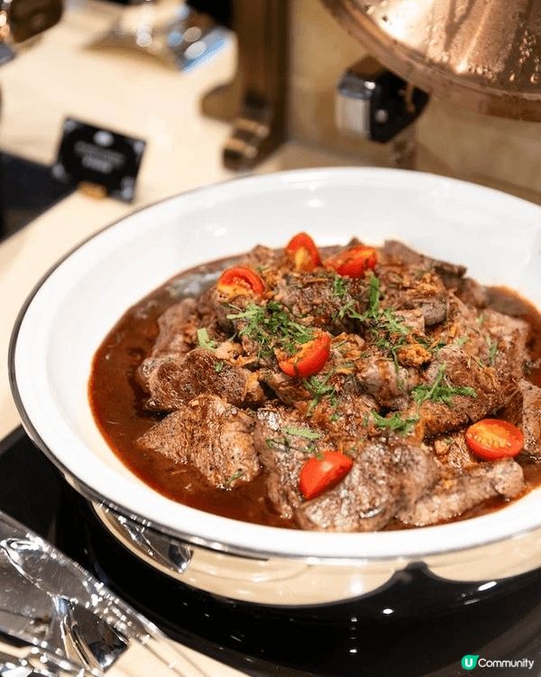 環境雅致，海鮮新鮮豐盛，肉食香濃，搭配精緻甜點，用餐體驗十足...