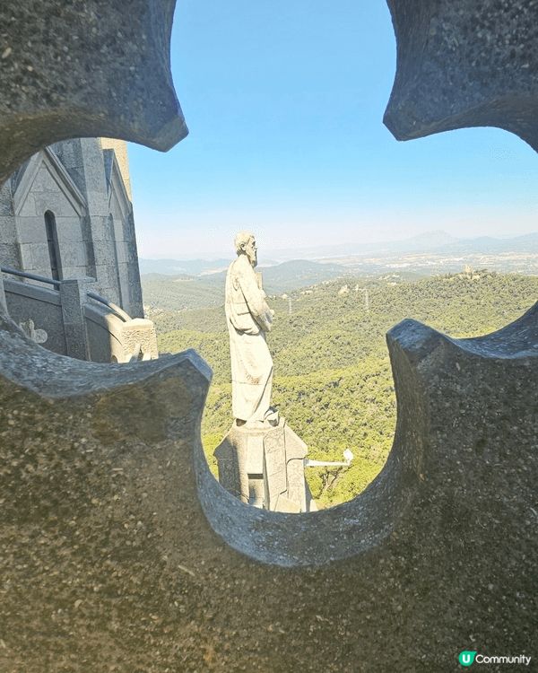 在Barcelona Tibidabo 山上教堂，離耶穌像最...