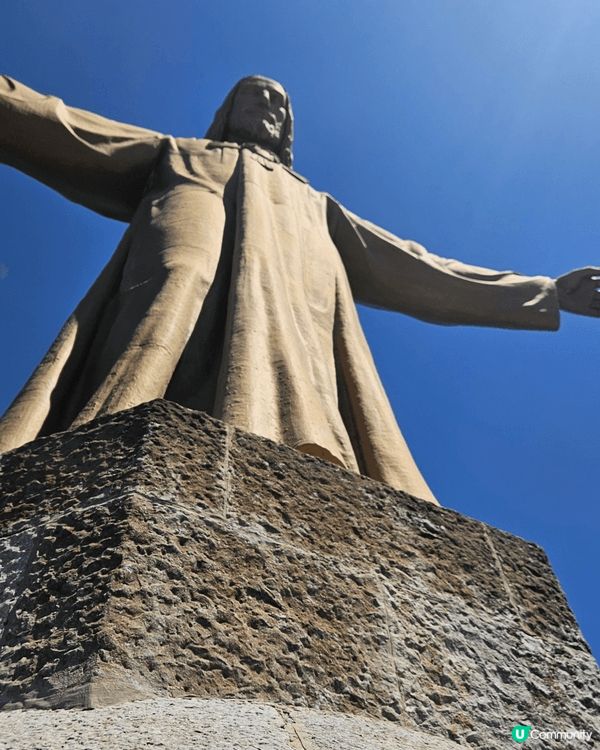 在Barcelona Tibidabo 山上教堂，離耶穌像最...