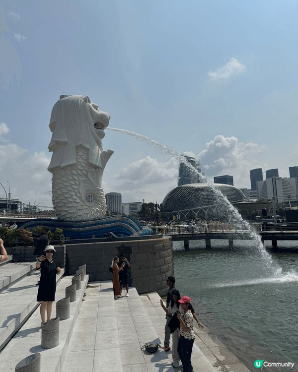 這是帶小朋友去新加坡時拍攝的照片，地標必定是魚尾獅了！小朋友...