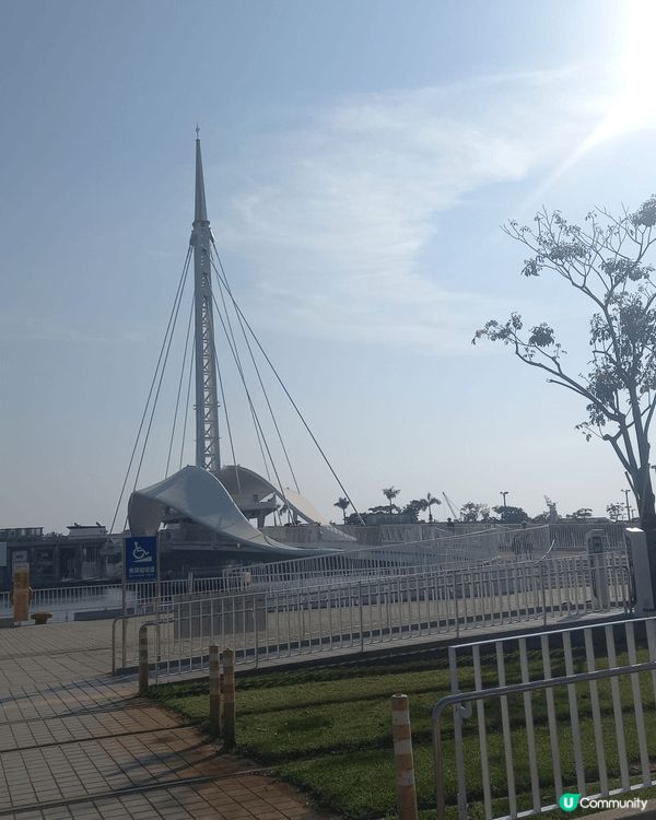 上一站來到高雄港灣文創與實驗空間駁二藝術特區舊倉庫變身：由高...