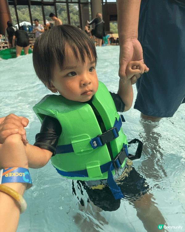 上個週末，我哋一家三口衝咗去海洋公園水上樂園，真係玩到癲！尤...