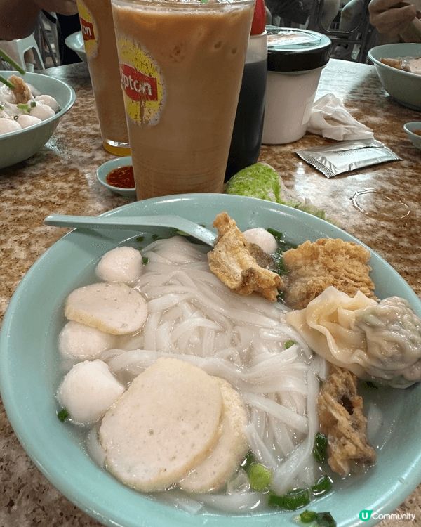 三張位於大埔墟新街市熟食區，欽記魚蛋河，東記豬扒雲吞還有李記...
