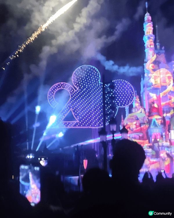 迪尼樂園，夜晚煙花表演，仍然是精彩震撼，百看不厭