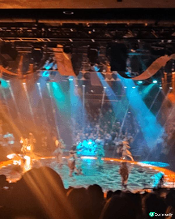 迪尼樂園，夜晚煙花表演，仍然是精彩震撼，百看不厭