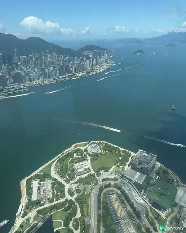 香港最高既大廈唔只100層，位置香港九龍站，飽覽整個維多利亞...