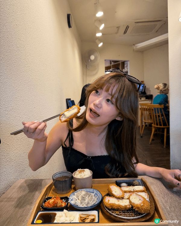 去韓國去食嘢，有cafe，芝士豬扒，牛骨湯飯…去咗黑白大廚開...