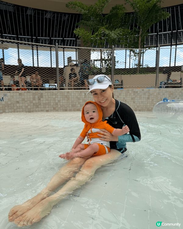 十個月的👶🏻Karlton 第一次下水禮就挑戰水上樂園😎勁中...