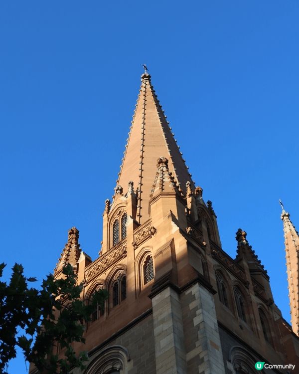 呢三張係喺香港打卡餐廳同去外國旅行時影嘅相