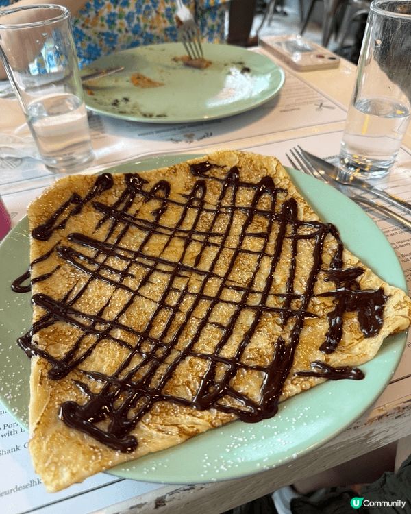 這是一間專吃法式crepe並且由法國人主理的一間小店，位於銅...