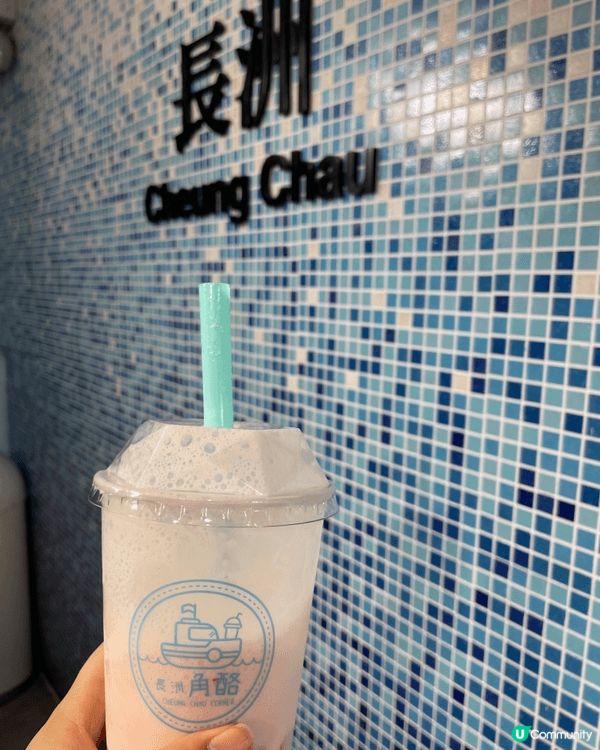 糖水是位於長洲的「長洲冰室」食品，是D24榴槤三色圓花奶仙草...