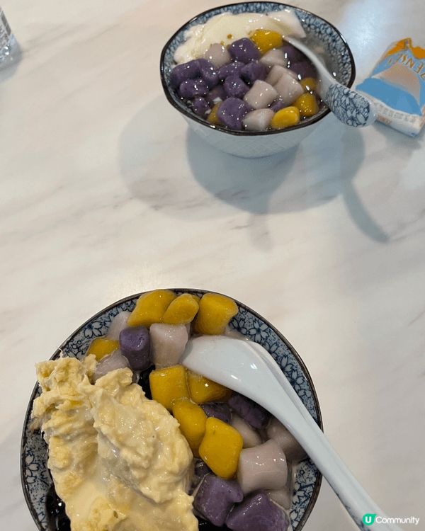 糖水是位於長洲的「長洲冰室」食品，是D24榴槤三色圓花奶仙草...