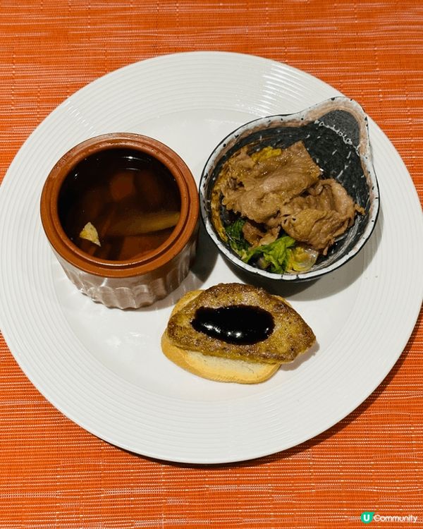 聽聞沙田帝都酒店柏麗廳自助晚餐座無虛席，今晚趁老公生日，特地...