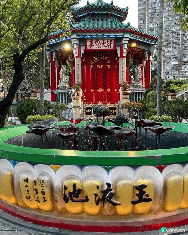 新年黎到黃大仙祠求個好運！平時開放時只到4:30pm，新年期...