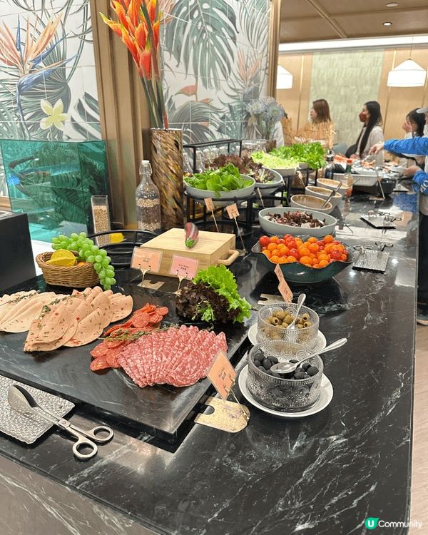 朋友係澳洲番黎🇦🇺，今次黎沙田食Buffet🤭！呢到既選擇好...